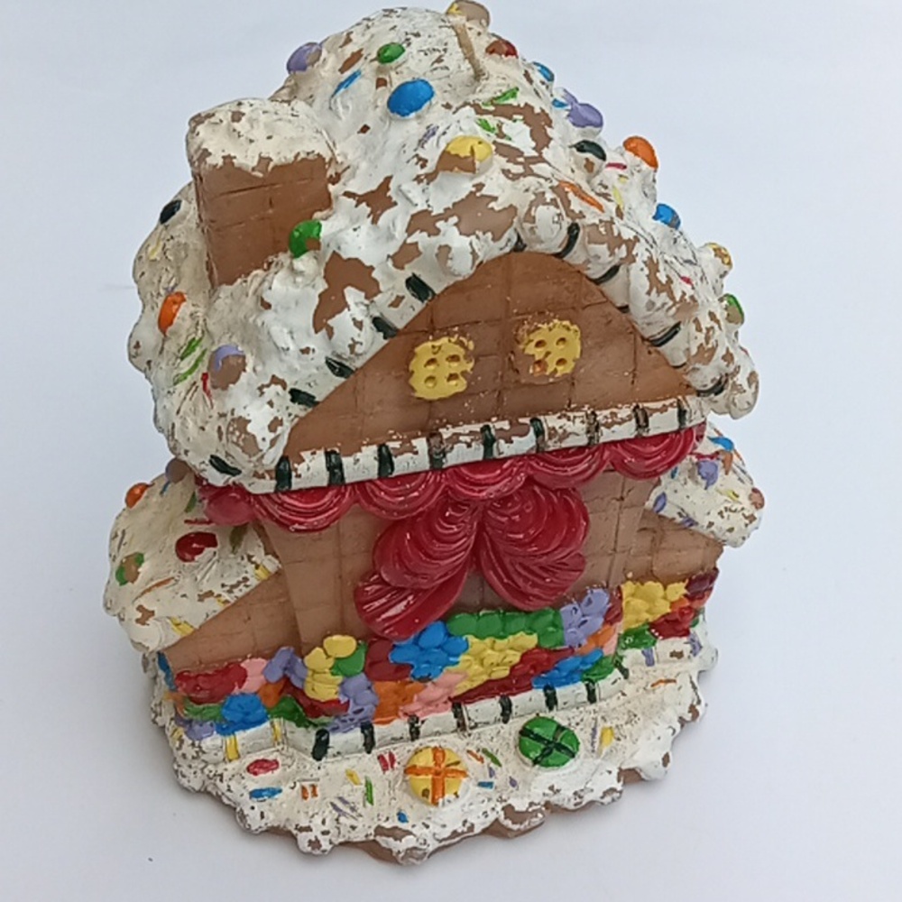Vintage Gingerbread House Large Candle - Picture 5 of 16